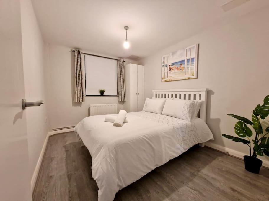 Contemporary City Centre Flat Белфаст Экстерьер фото