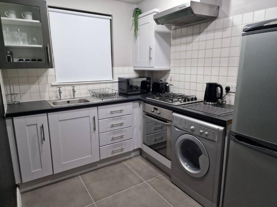 Contemporary City Centre Flat Белфаст Экстерьер фото